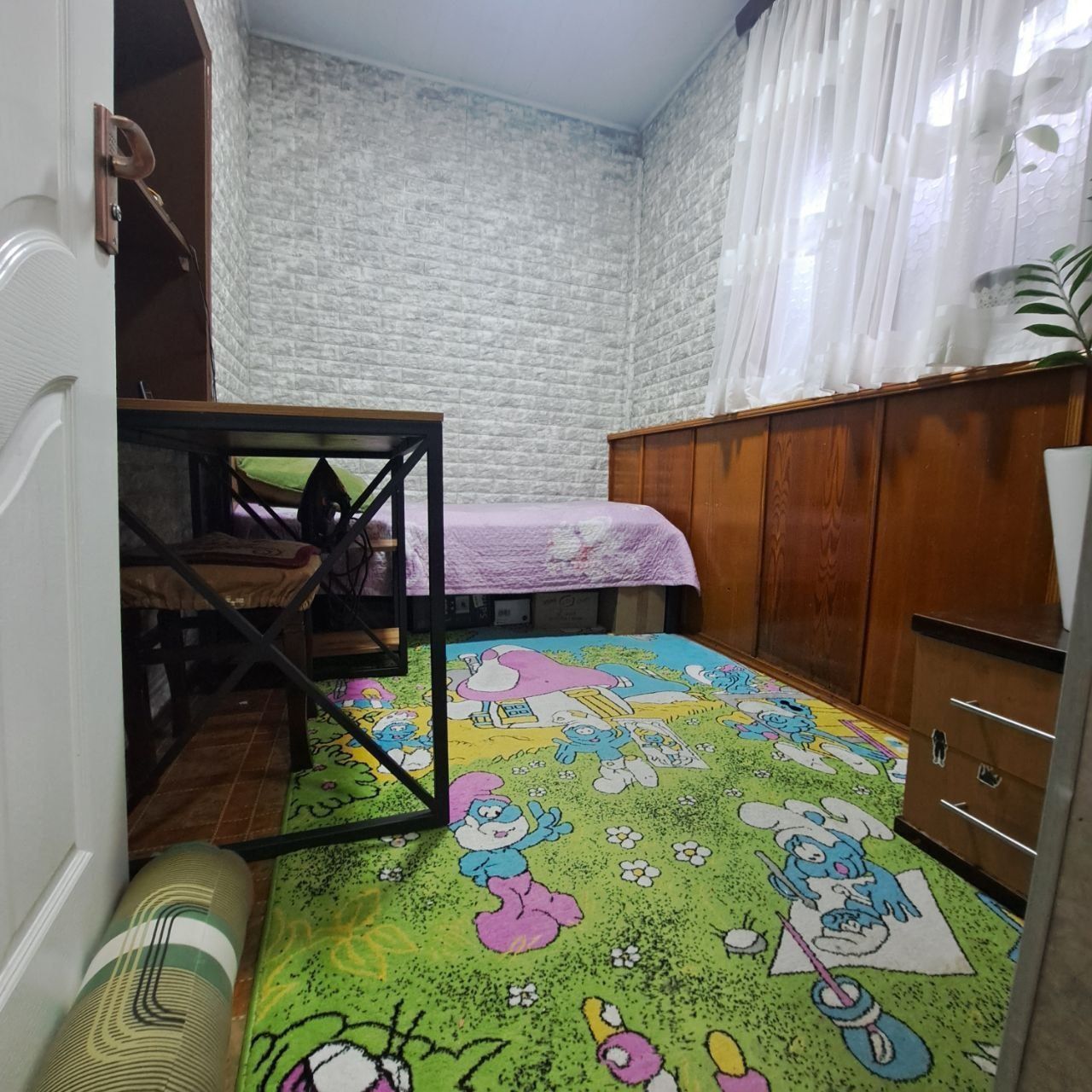 Продам 2 комнатный квартиру . Спутник -4. Кирпич.