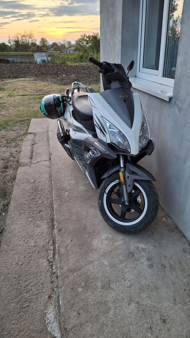 Vând scuter de 50 ccm