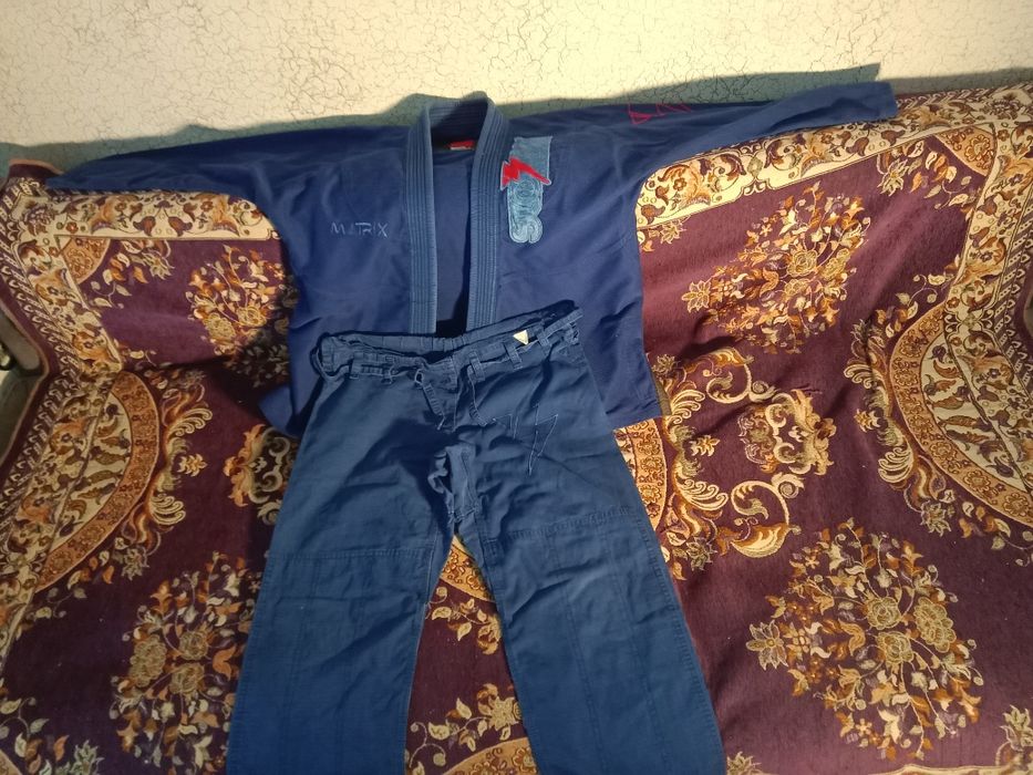 Продам Кимоно в идеальном состоянии