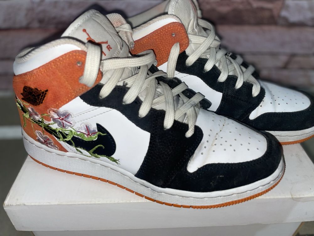 Jordan 1 Mid SE Basketball Blossom (GS)