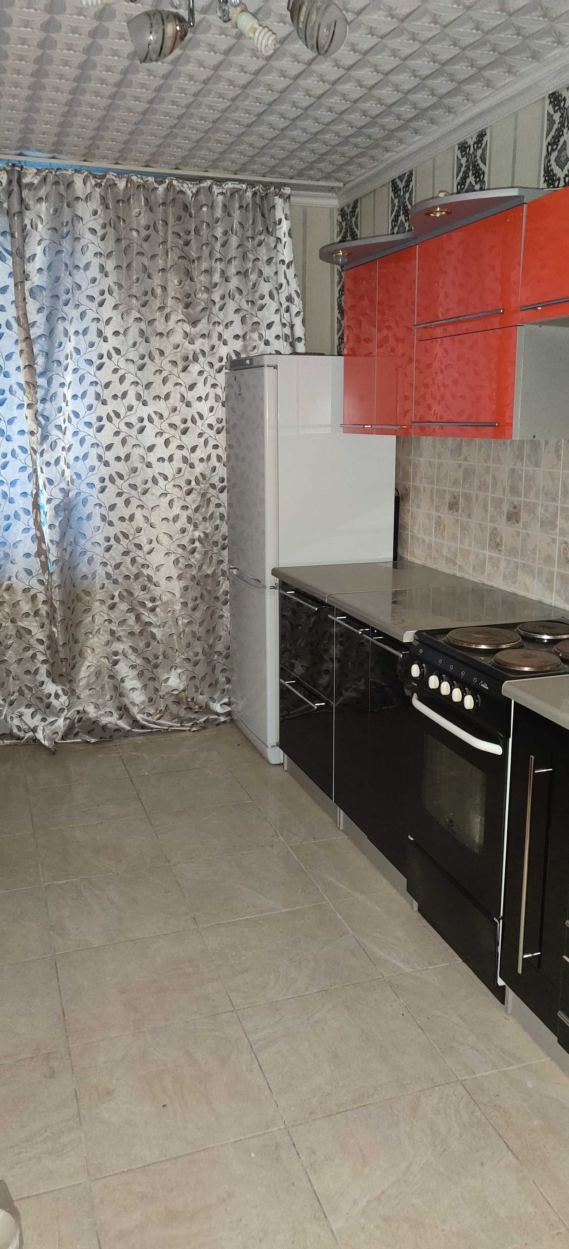 Продам 4-х комнатную квартиру в центре возле маг. Сулпак