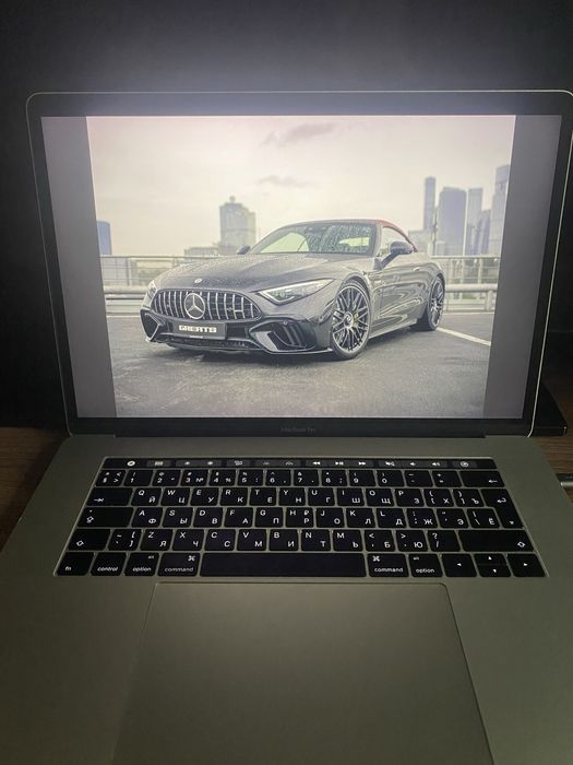 Продам срочно macbook 15 2016 года