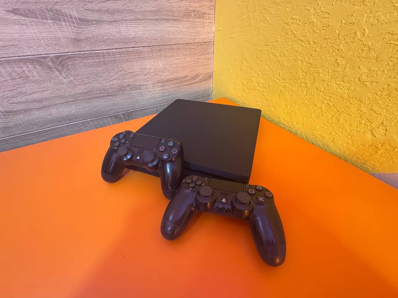 Продается  Play Station 4 slim