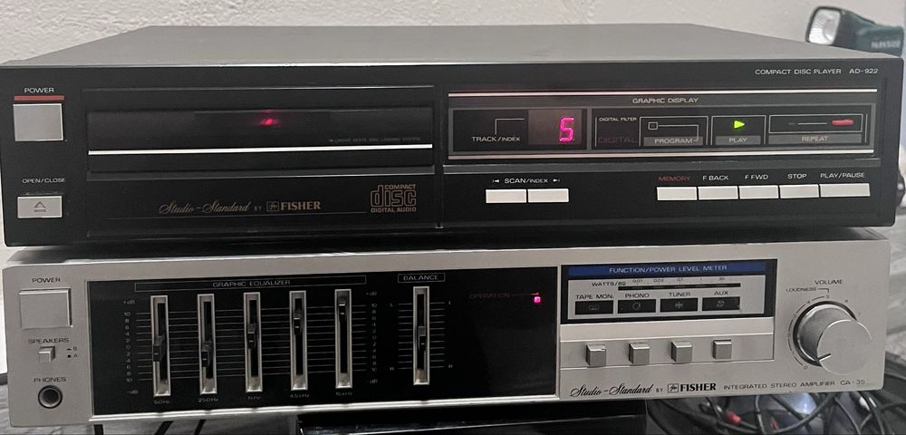 Fisher CA-35 amplificator stereo. + Fisher AD-922 Compact Disc player.