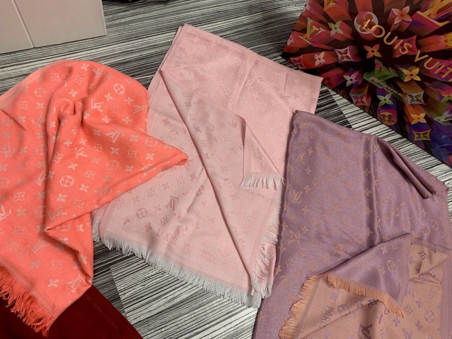 Esarfa Louis Vuitton-poze reale 100% calitate superioara ! PRODUSUL VA