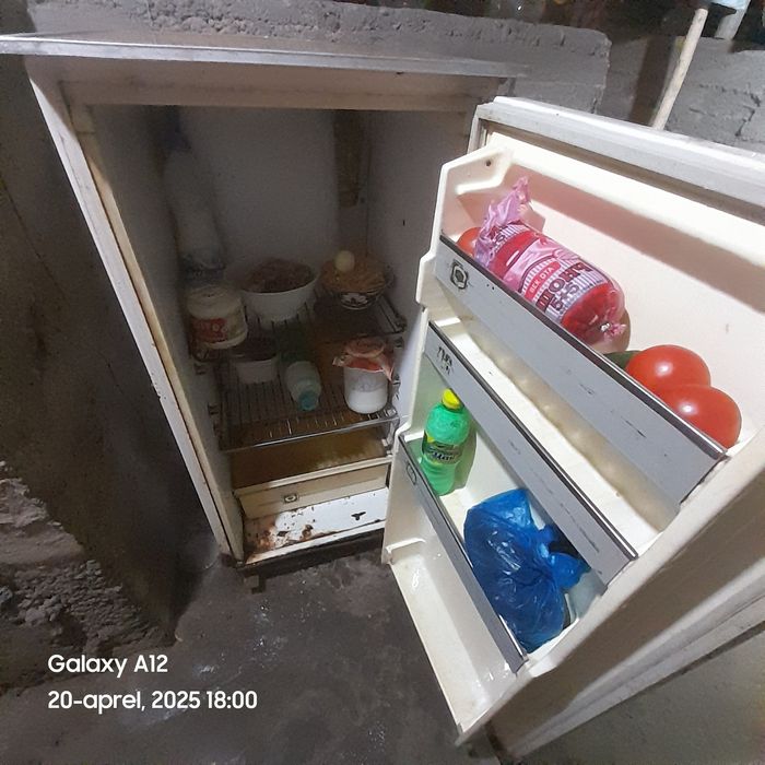 Xoladelnik ishlab turgan