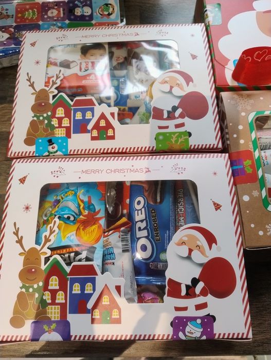 Vând cutii cu dulciuri pentru Moș Nicolae