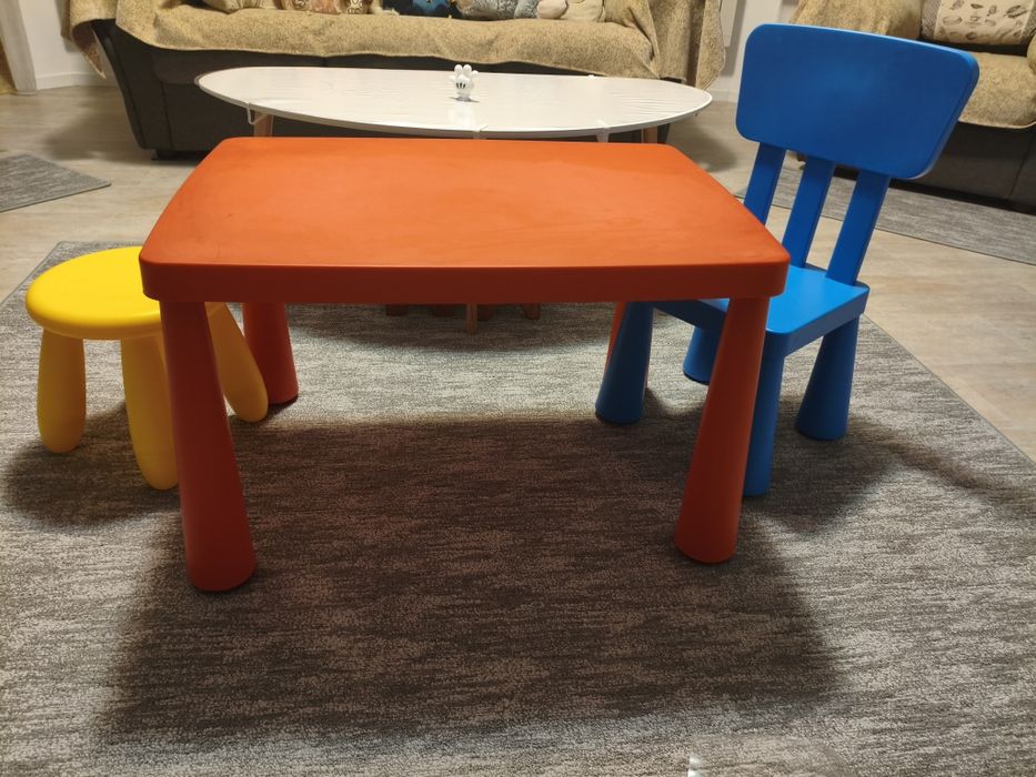 Masuta + doua scaune pentru activități copii