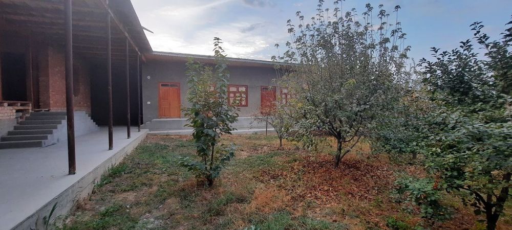 Паркентда 5 хонали уй