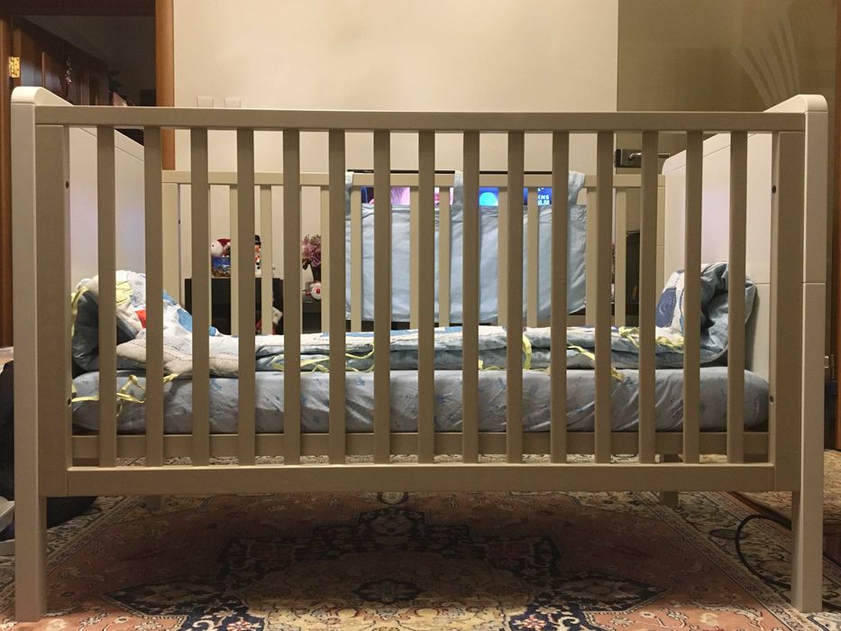 pat din lemn si saltea pentru bebelusi si copii de 8 ani