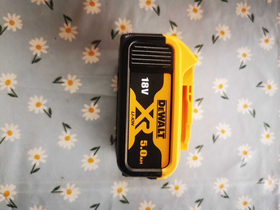 Dewalt батерия dcb184