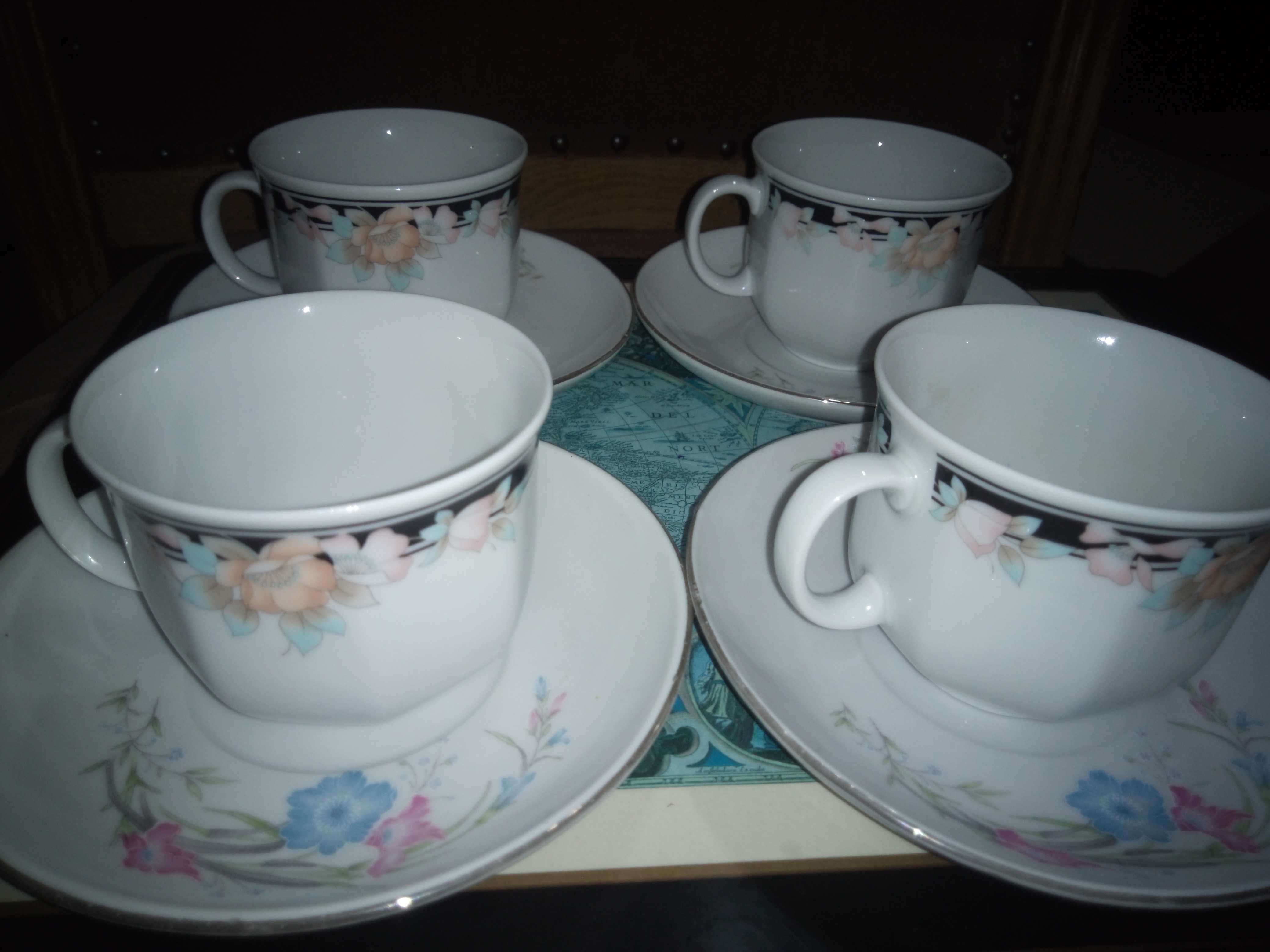 de  vanzare    set  de  portelan !!!