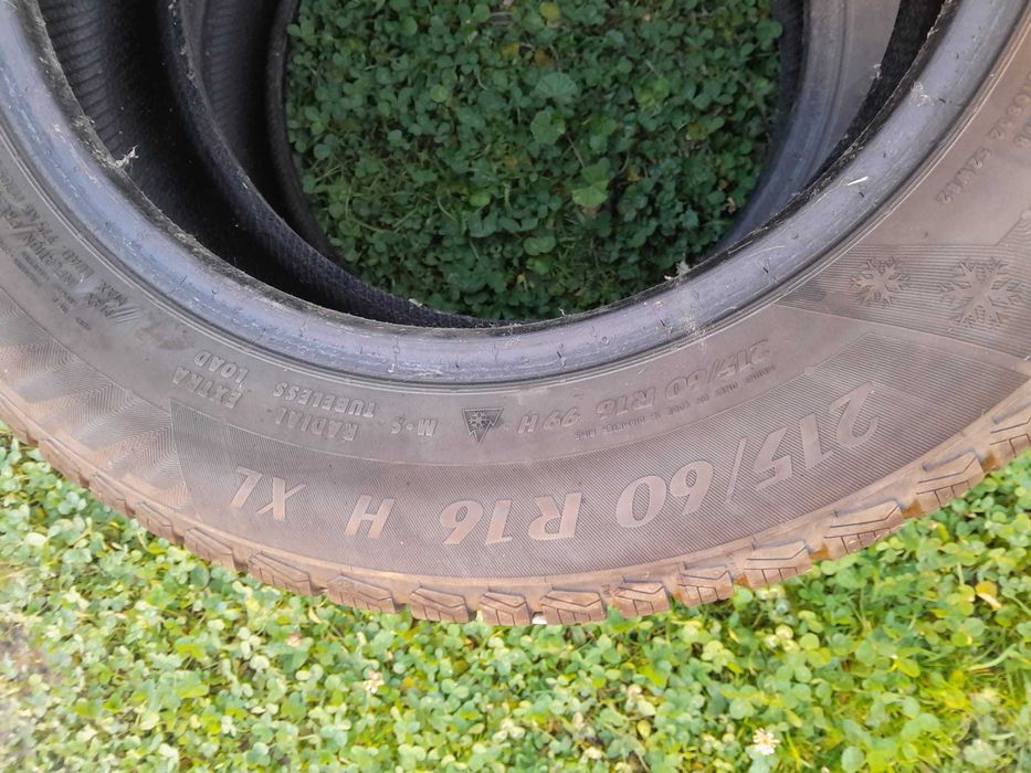 Vand 2 cauciucuri iarna