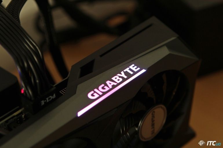 GIGABYTE GeForce RTX 3060 gaming oc 12G.