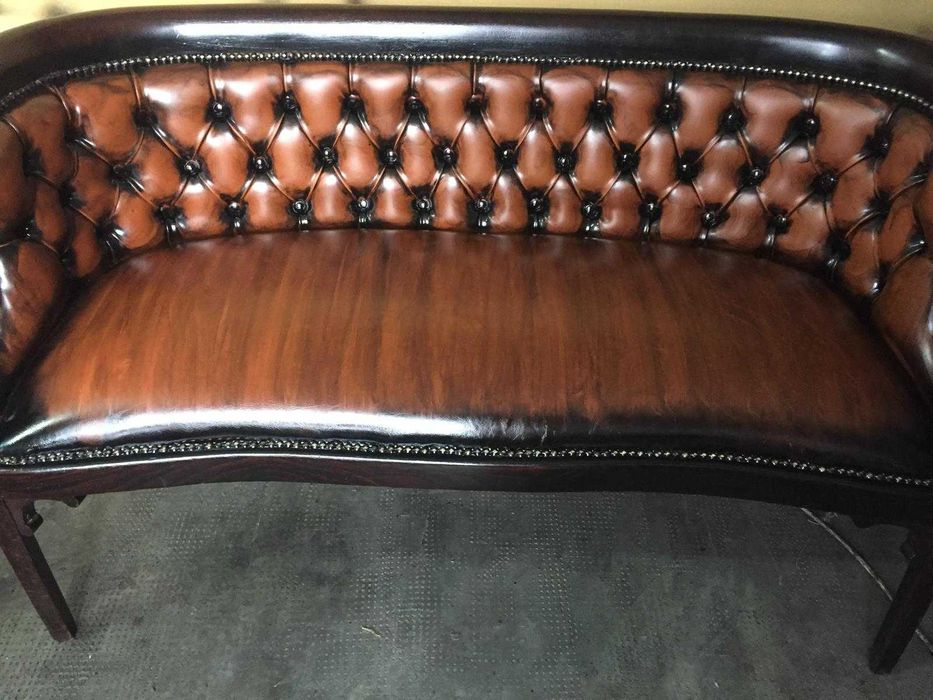 Canapea stil Chesterfield!