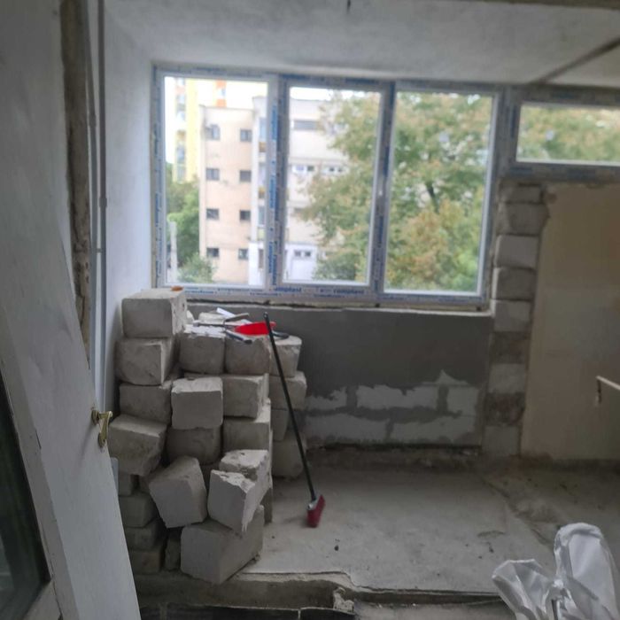 Spargem faianta demolari Evacuare moloz cu transport tencuiala jos