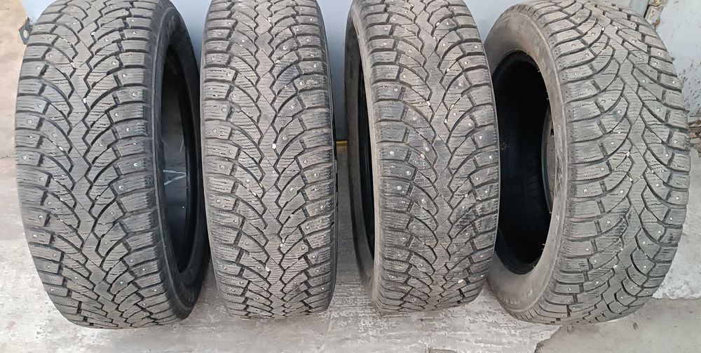 Резина зимняя 215/60/17 4 шт. Комплект.