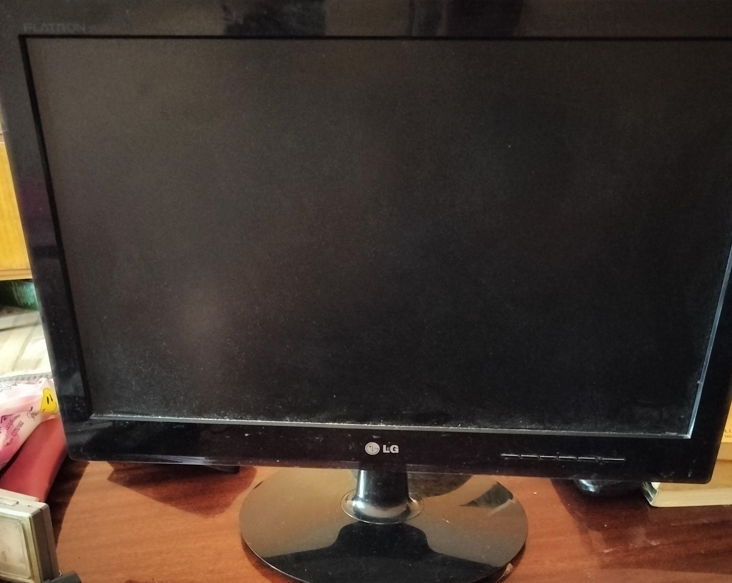 Монитор LG 22" .