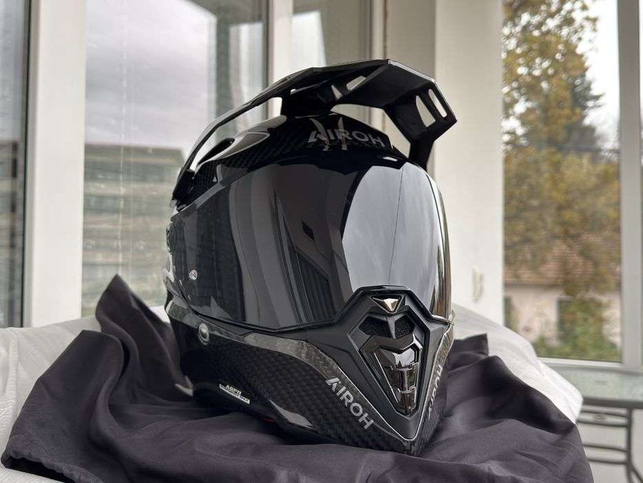 Продавам каска AIROH Commander 2 Carbon Gloss - M