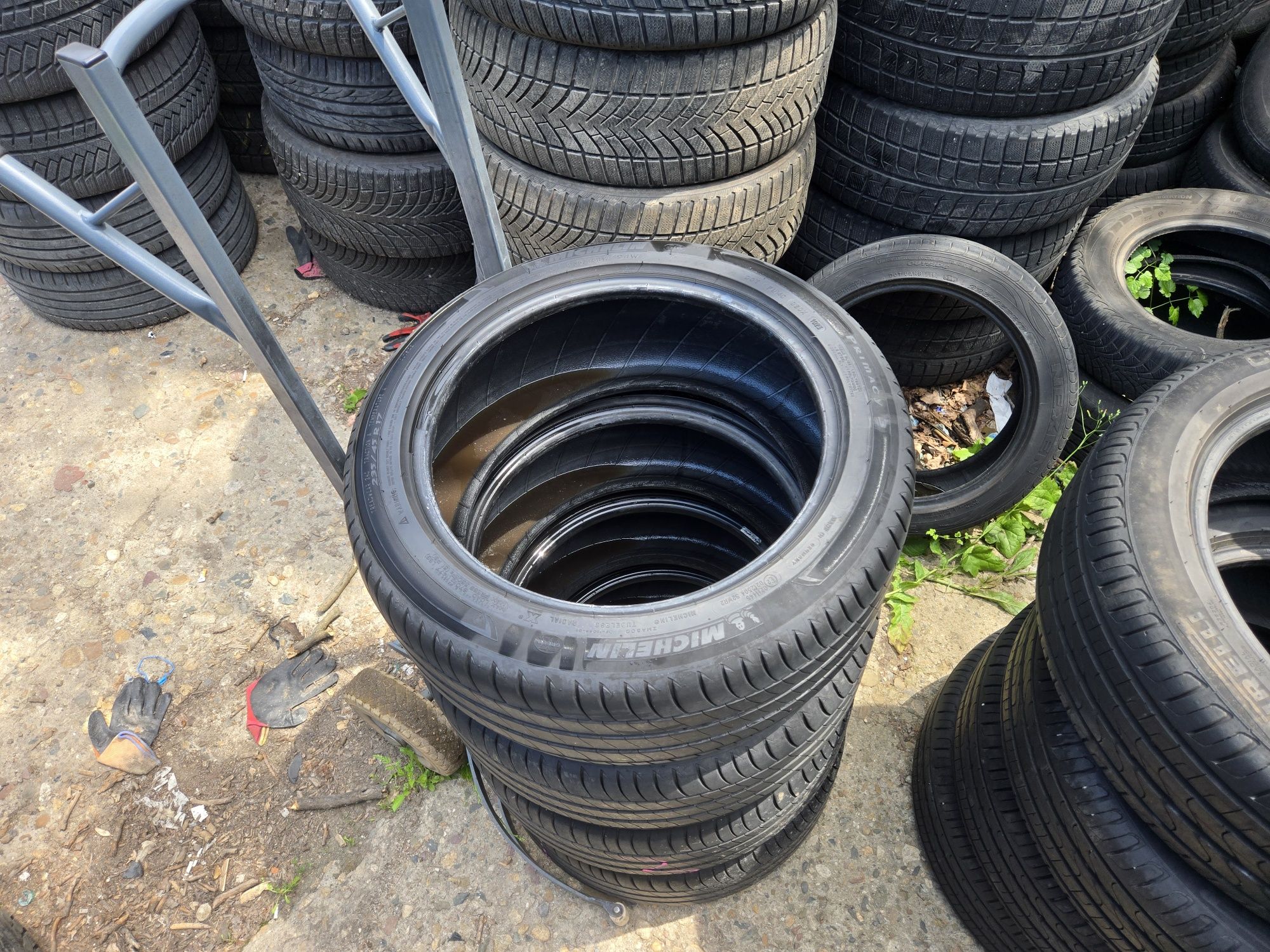 4бр. 235 45 17 Michelin летни.