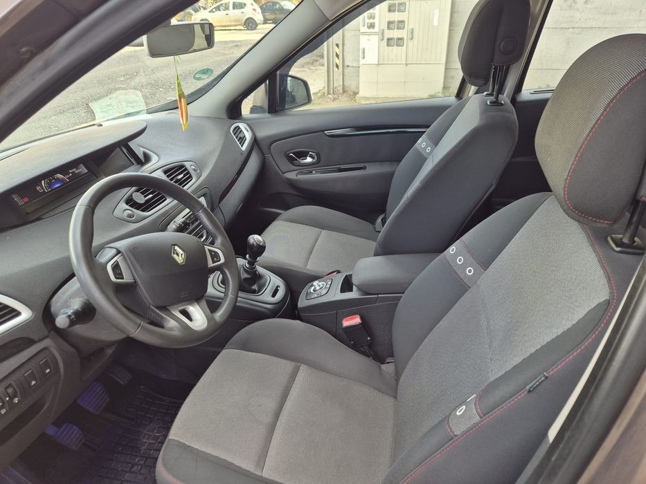 Renault Scenic 5 locuri