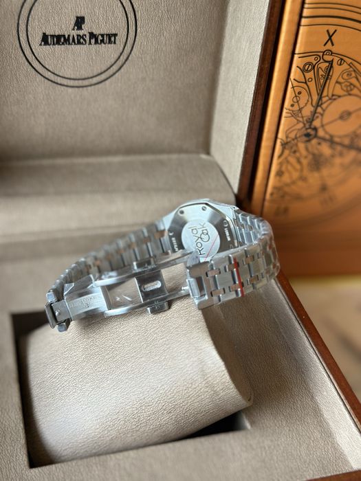 Audemars Piguet Royal Oak White 33 mm Quartz - дамски модел