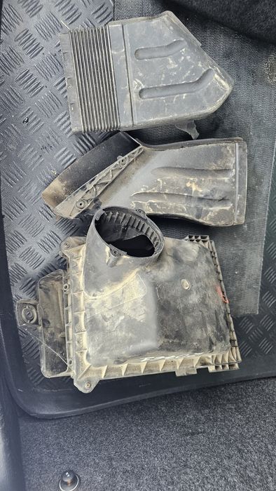 Кутия въздушен филтър за Audi A4 B7 3.0TDI 233HP