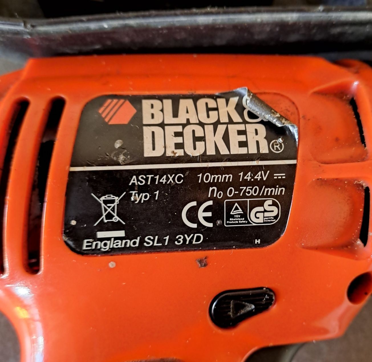Винтоверт Black & Decker 14.4V