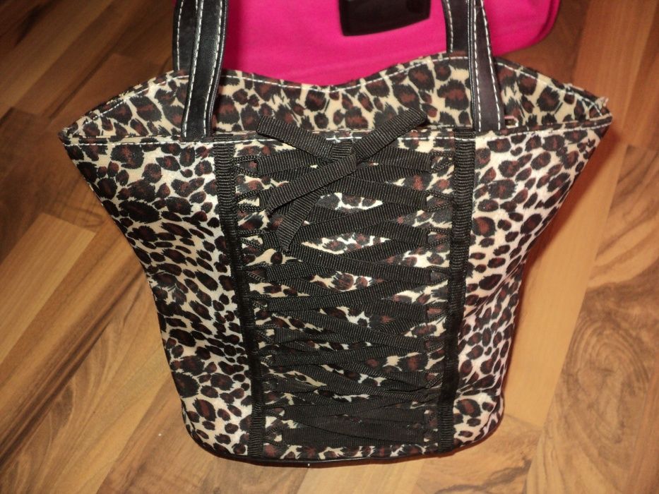 geanta de dama noua ,model deosebit -bust ,varianta mica