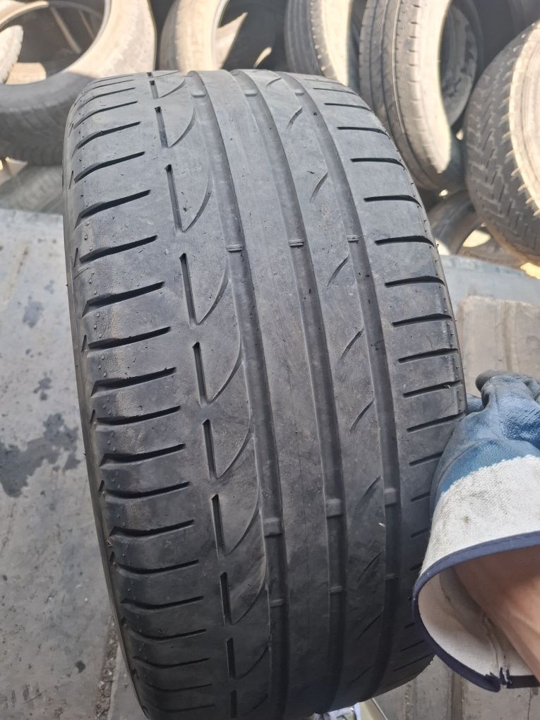 Vand 1 anvelopa 235 40 19 brigestone de vara bună