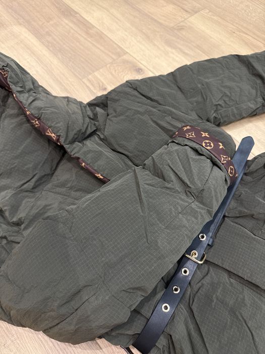 Продам куртку балонка брендовый LV