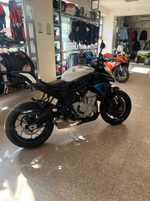 Motocicleta naked CFMOTO 675NK