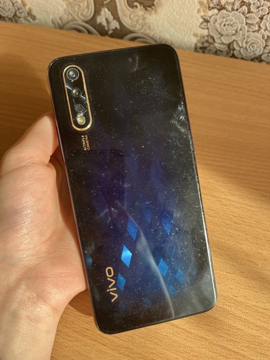 Продам телефон Vivo V17