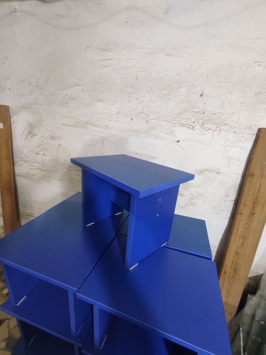 Продам табуретки маленькие и большиеие