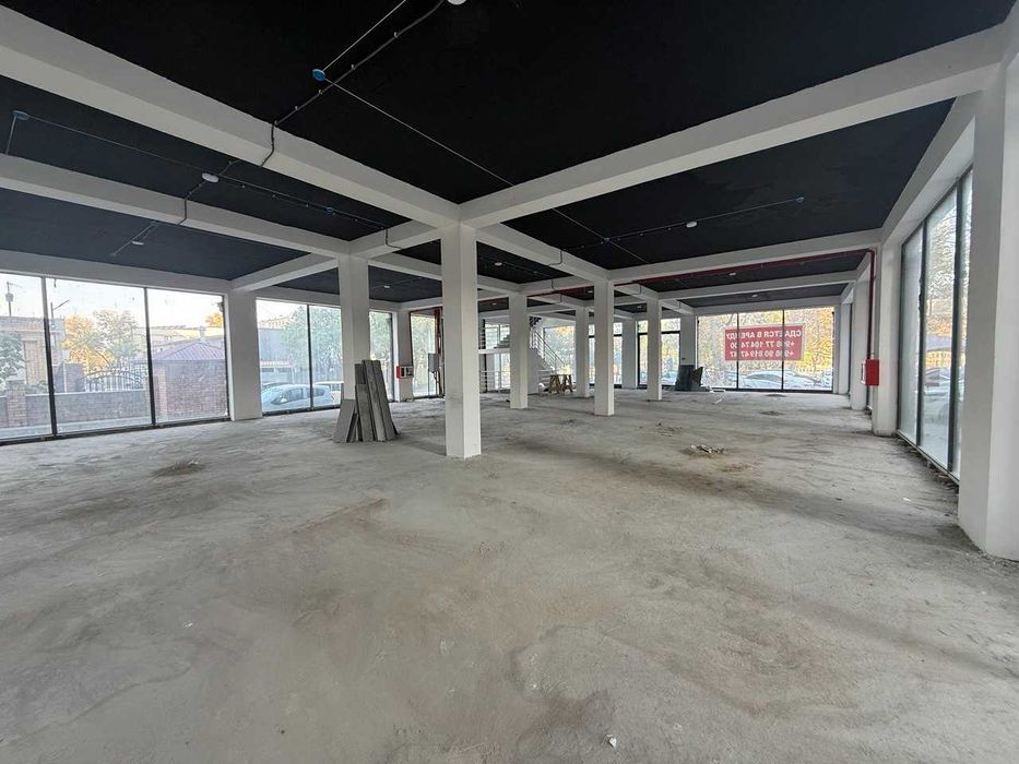 Сдается отдельно стоящие здание вдоль 1 линии Юнус Абад 7 квартал SH83