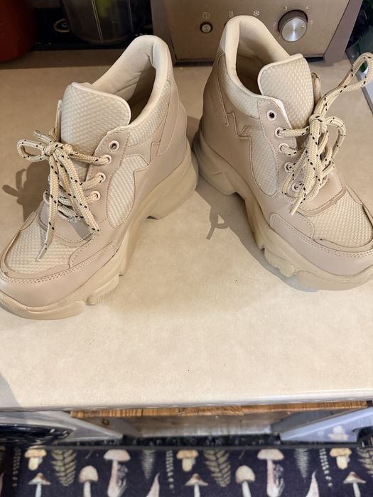 Спортни обувки на платформа