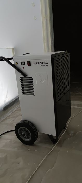 Închiriez dezumidificator profesional Trotec