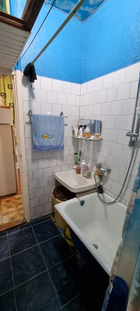 Продаю  свою квартиру 2 комнатную, 3 этаж. Не торец. Ориентир Фархадск