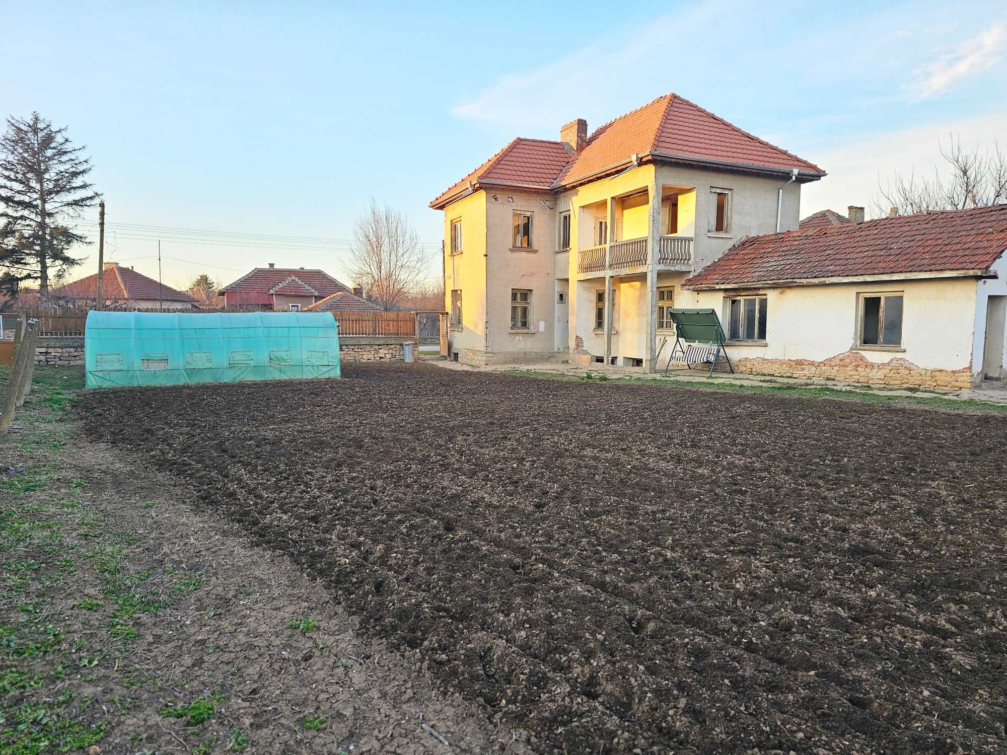 Продавам каща в село Лехчево област Монтана