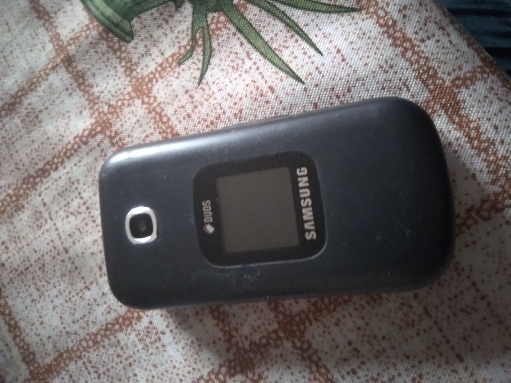 Samsung dvos ikita simkartali  qulay telefon aparati