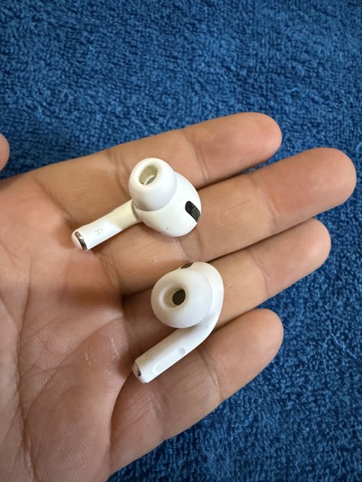 Продам оригинал наушники от airpods pro 1