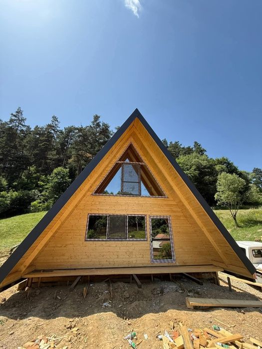 Executam case A-frame din lemn