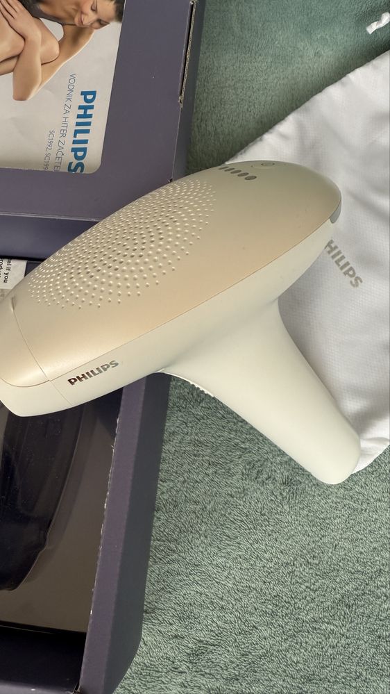 Фотоепилатор Philips Lumea Essential SC1992