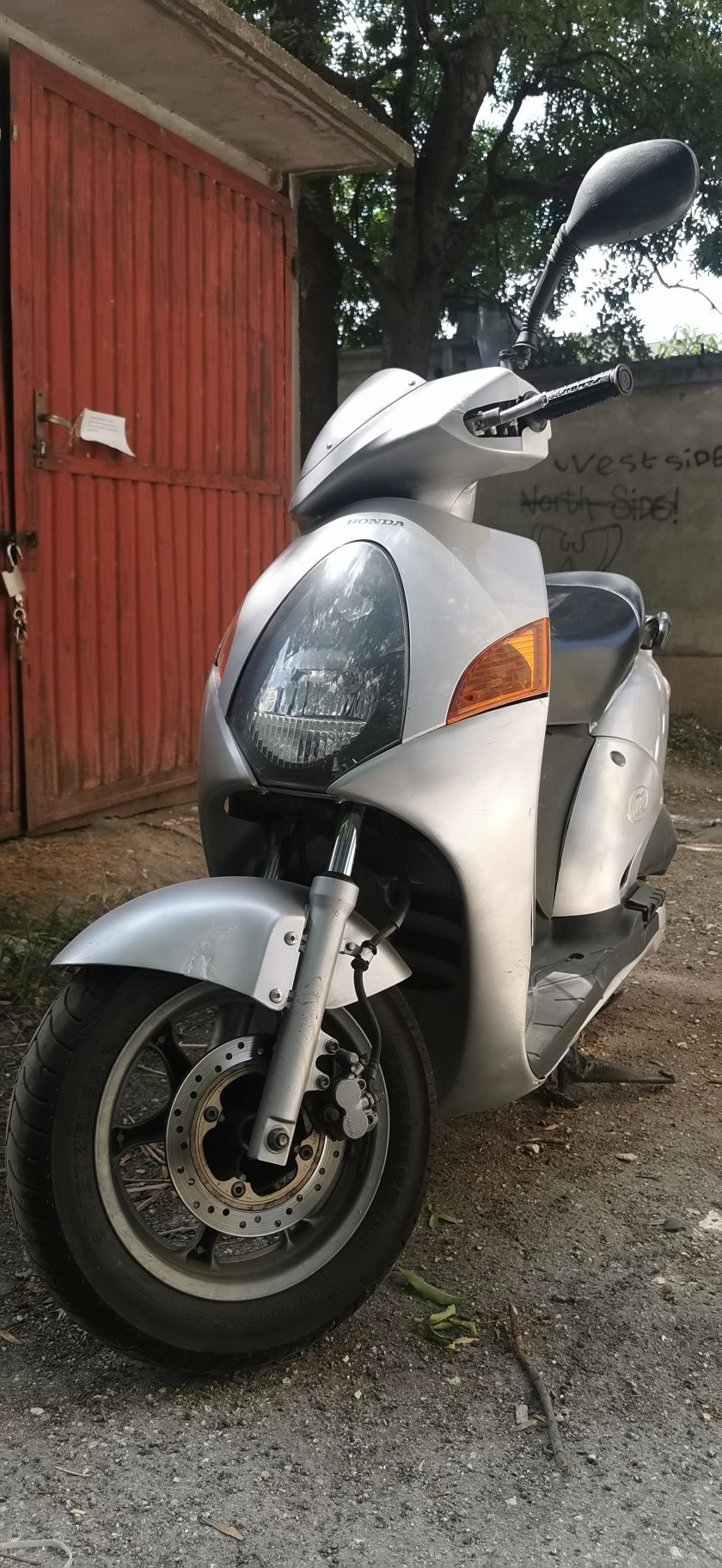 Мотоциклет Honda  Nes 150