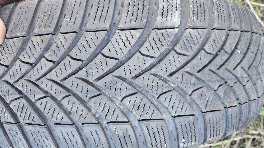 2бр гуми 215 60 16 дот 23 семперит