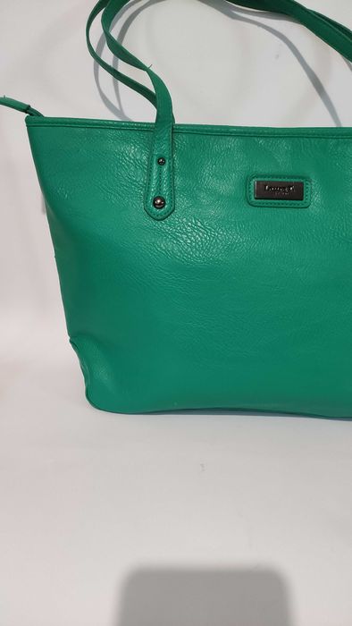 Кожена дамска чанта в зелено