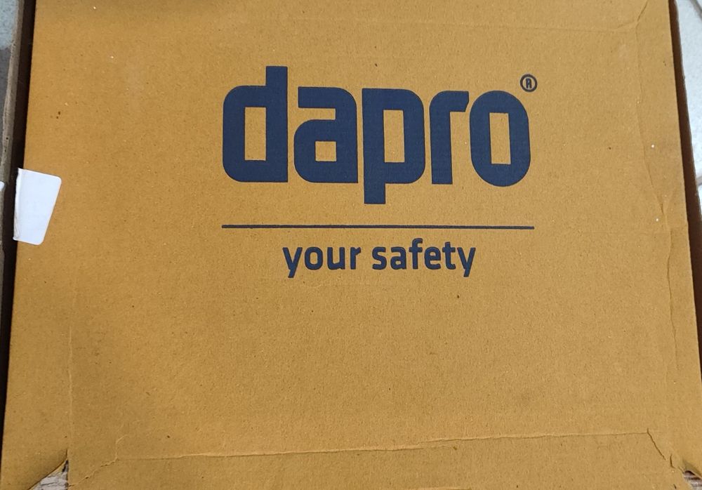 Сапоги фирменные Dapro кожаные новые, в коробке 40 размер, межсезонье.