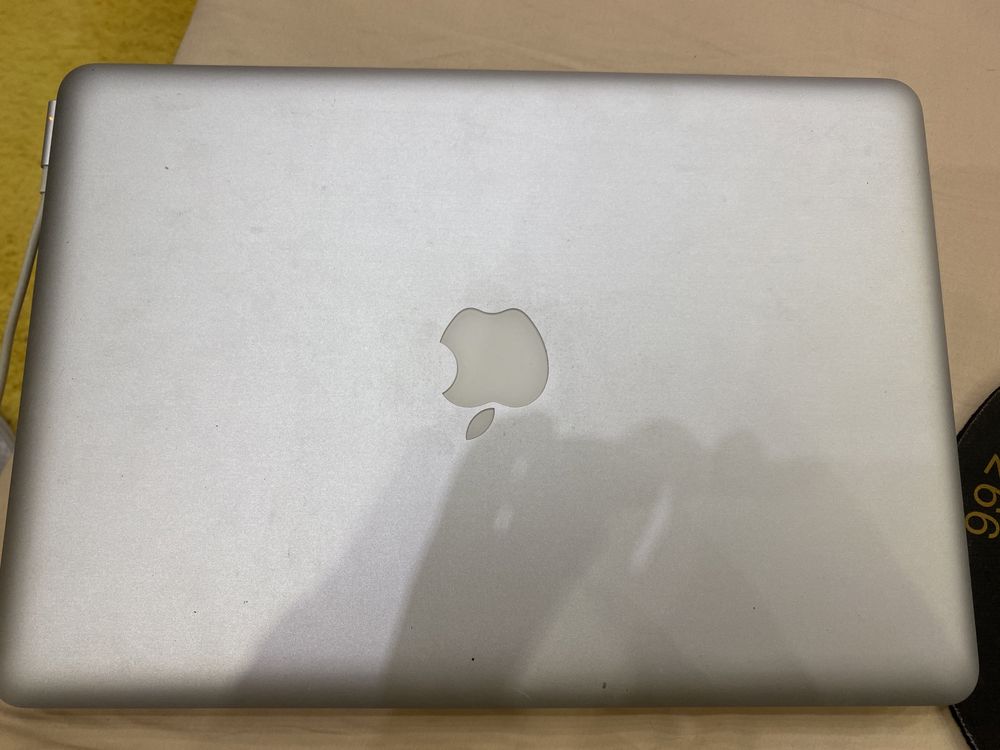 MacBook Pro 13 inchi