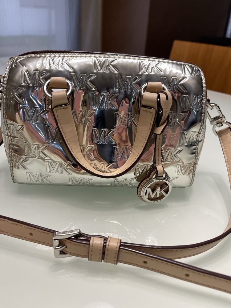 Сребриста чанта Michael Kors