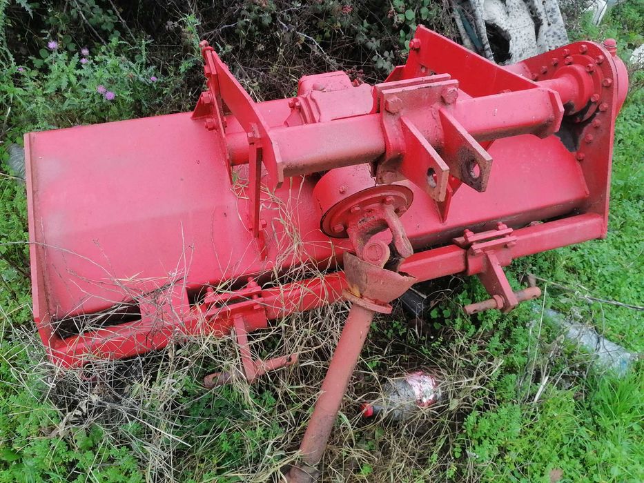 Продавам трактор DT 20  5500лв и инвентар  и ремарке самосвал